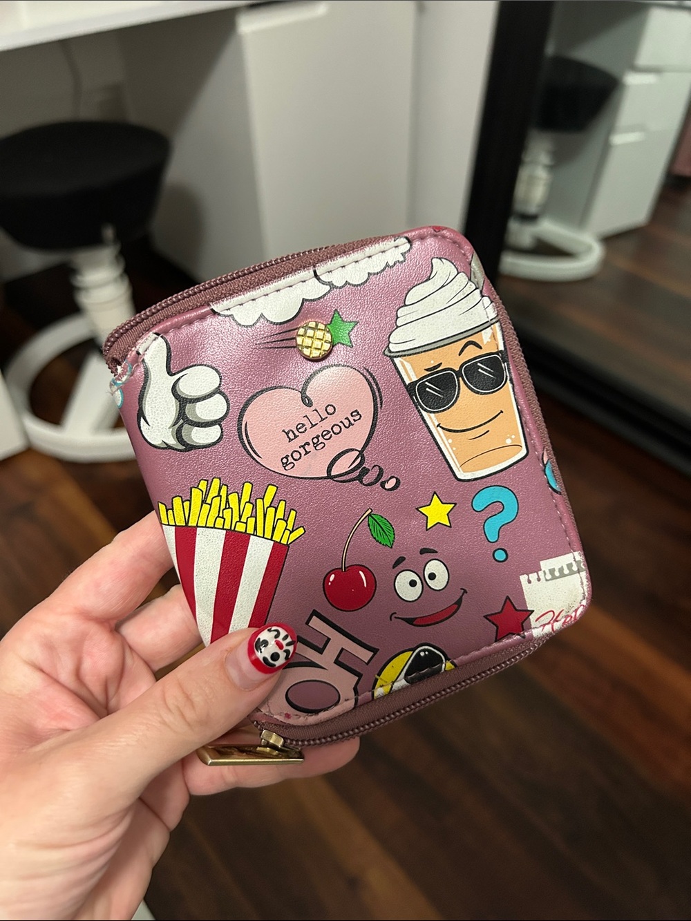 Cute Pink Graphic Vintage Zip Wallet - "hello gorgeous" Heart Design